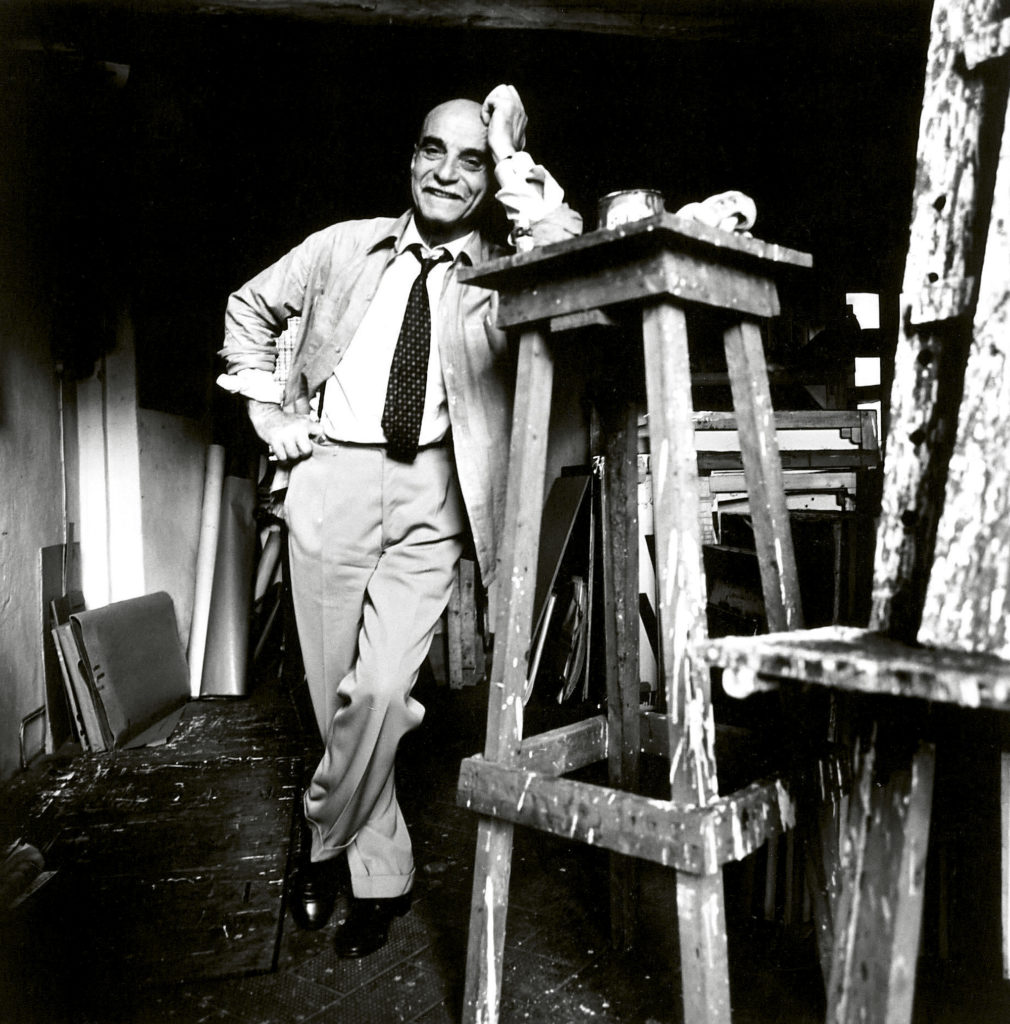 Lucio Fontana in his studio.
Sueddeutsche Zeitung Photo / Alamy Stock Photo.