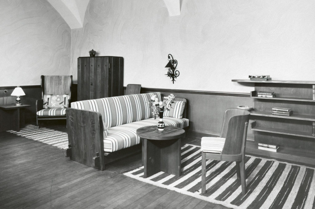 The Lovö series as presented at the Nordiska Kompaniet spring exhibition of 1932. Note the low back chair that is on offer in this sale.
Photo: Nordiska museet