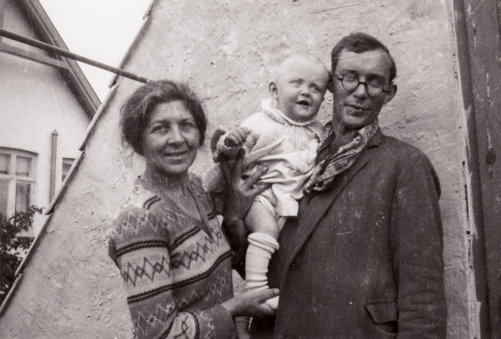 Märta och Ivan med sonen Per, 1929
